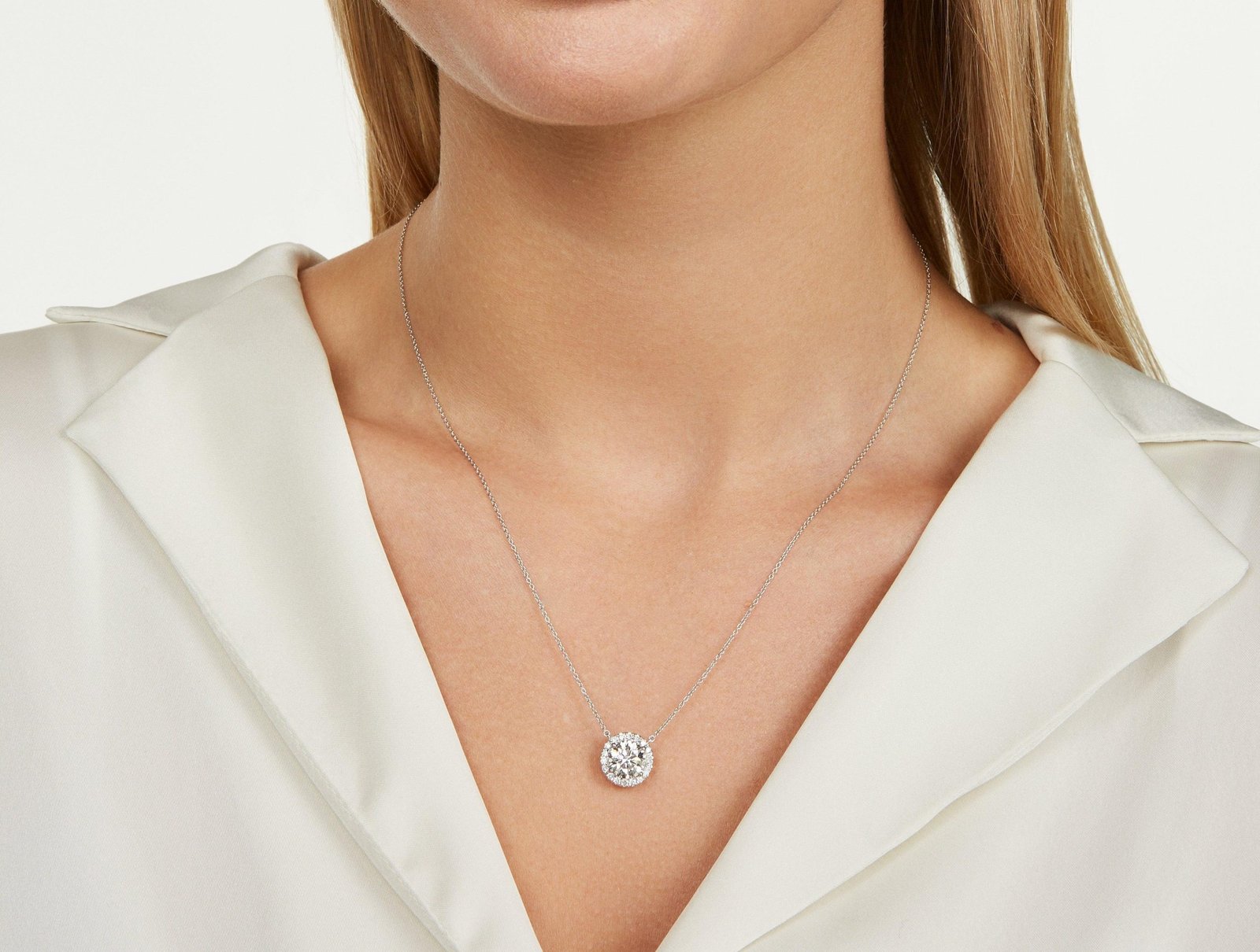 PD110128_White-2ct-halo_pendant_Fair-Skin_1.jpg